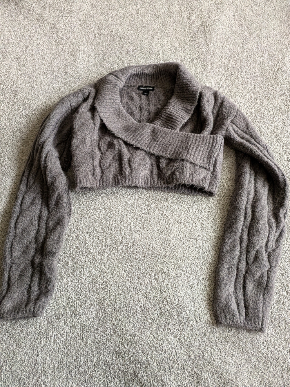 🌼B2G1🌼 PrettyLittleThing Gray Cropped Cable-Knit V-Neck Cropped Sweater